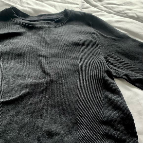 🛑SOLD🛑 All In Motion Long Sleeve Ribbed Workout Top - Picture 2 of 4